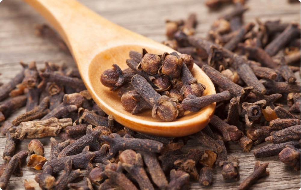 What does Clove Essential oil help with?